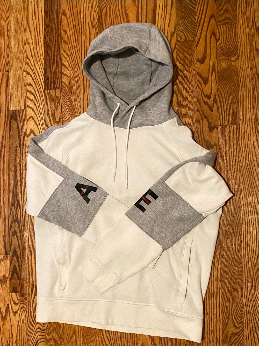 American Eagle Outfitters White & Gray Pullover Hoodie. M size